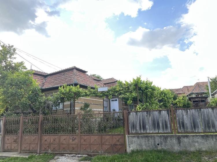 Casă cu 4 camere în Luna