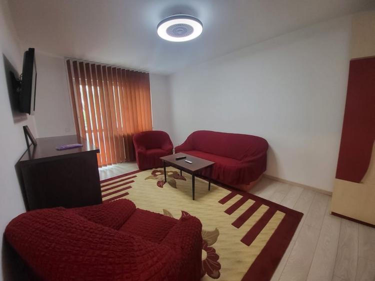 Apartament cu 4 camere decomandat în Tătărași