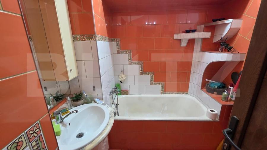 Casă individuală cu 5 camere cu Canalizare în Central