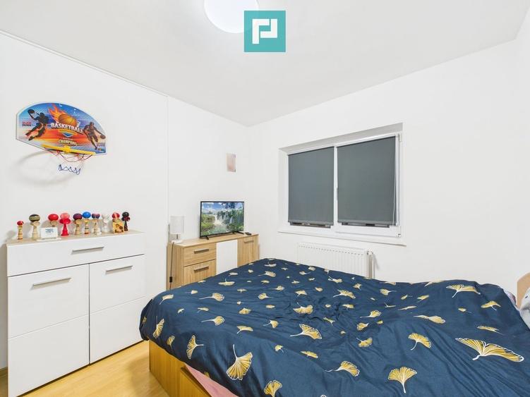 Apartament cu 3 camere decomandat, mobilat în Girocului