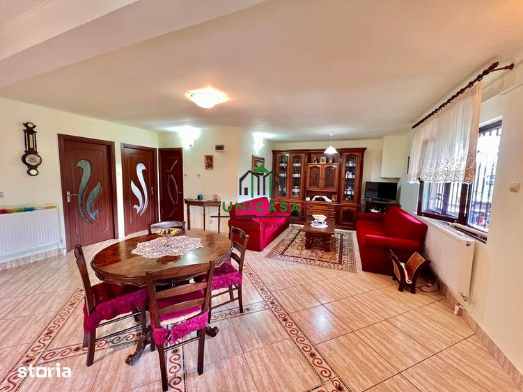 Casă cu 7 camere cu Teren 600 Mp în Central