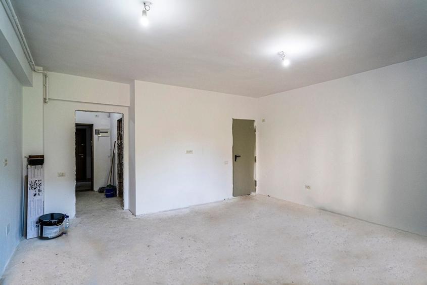 Apartament cu 3 camere semidecomandat în Militari