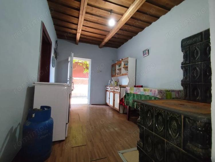 Casă cu 2 camere cu Teren 4600 Mp în Calea Mare