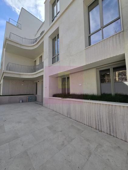 Apartament cu 3 camere decomandat în Armeneasca
