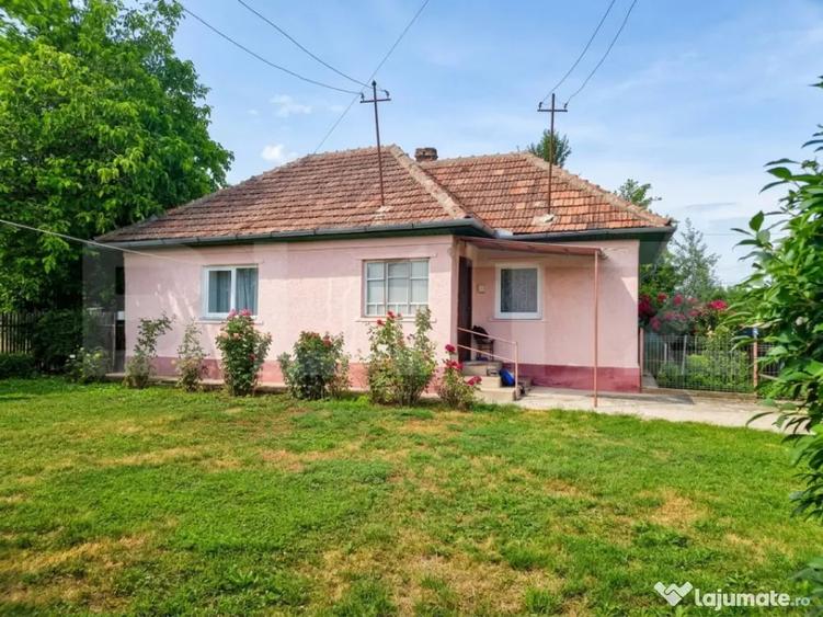 Casă cu 2 camere cu Teren 8290 Mp în Iclod