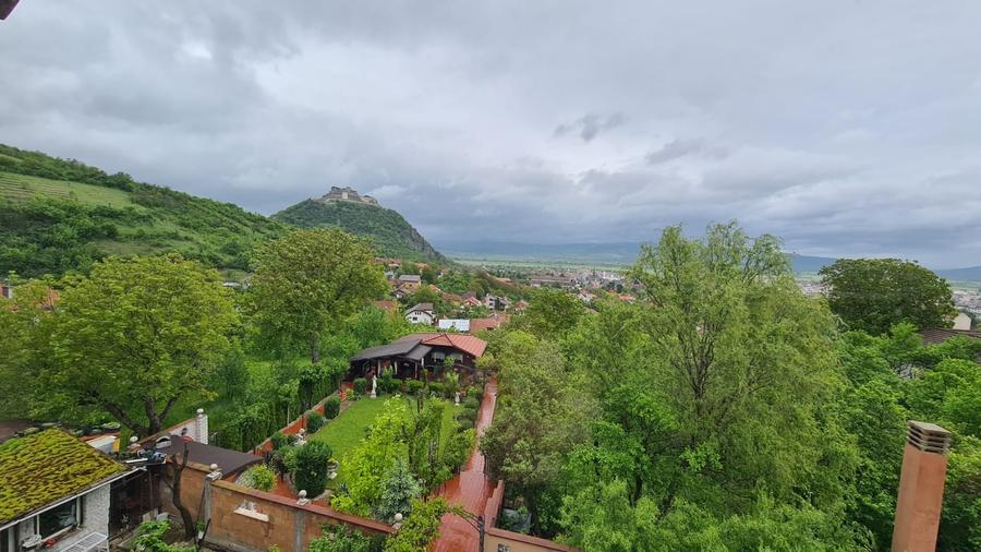 Casă individuală cu 6 camere cu Garaj în Aurel Vlaicu