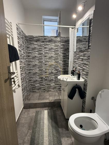 Apartament cu 2 camere semidecomandat, mobilat în P-ța Gorjului