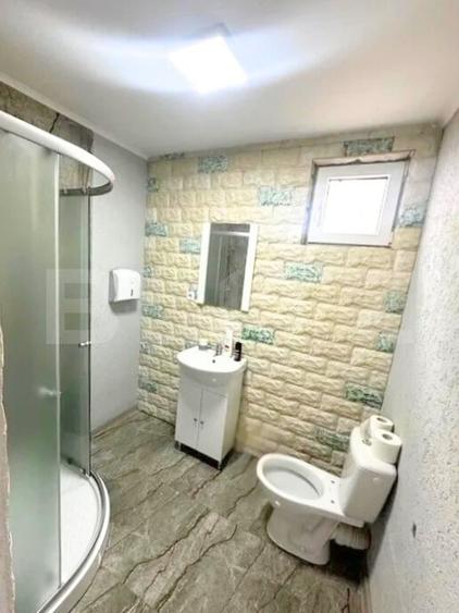 Casă individuală cu 7 camere cu Canalizare în Fieni