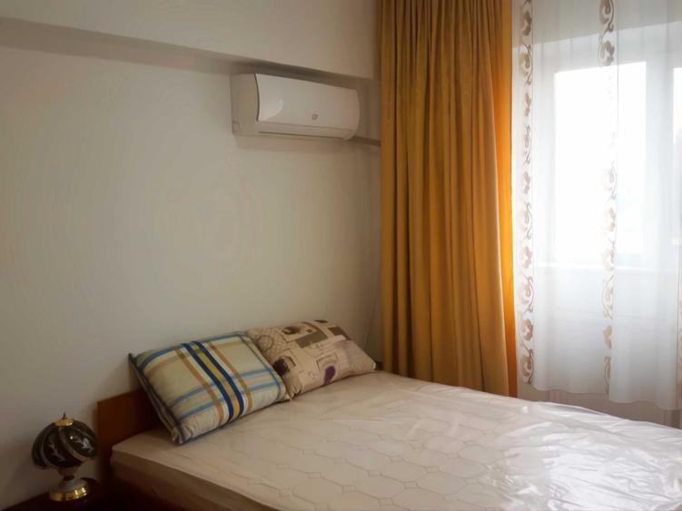 Apartament cu 3 camere decomandat în B-dul București
