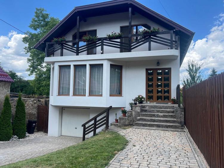 Casă cu 3 camere în Tărlungeni