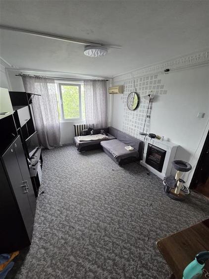 Apartament cu 3 camere semidecomandat, mobilat în Metalurgie