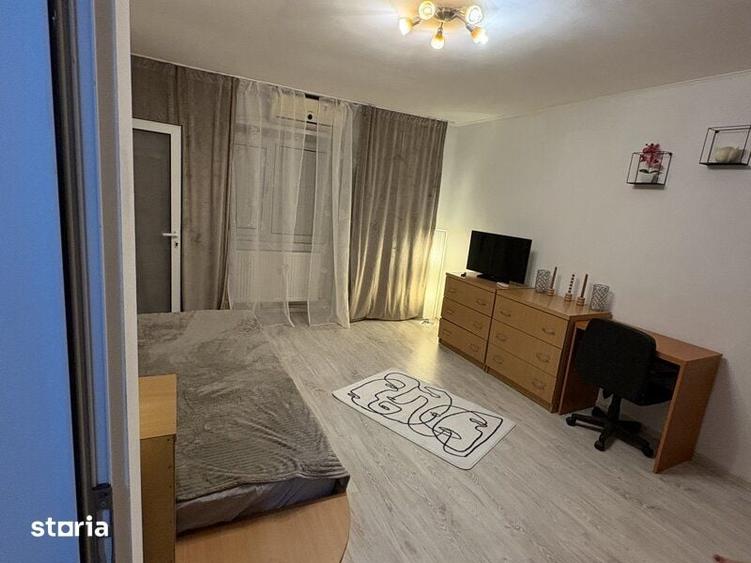 Garsonieră decomandată în Titan