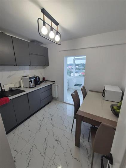Apartament cu 3 camere decomandat în Buzaului