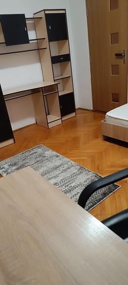Apartament cu 3 camere decomandat în Cornișa