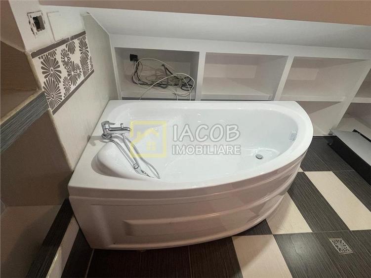 Duplex cu 4 camere cu Canalizare în Central