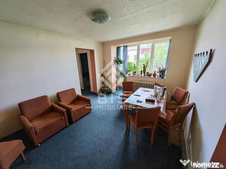 Apartament cu 3 camere semidecomandat în Decebal