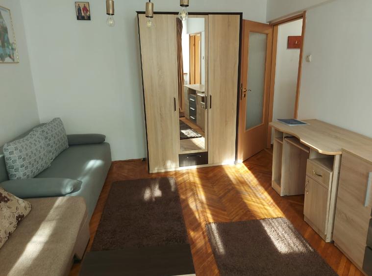 Garsonieră decomandată în Sala Palatului