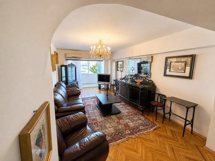 Apartament cu 4 camere decomandat în Unirii