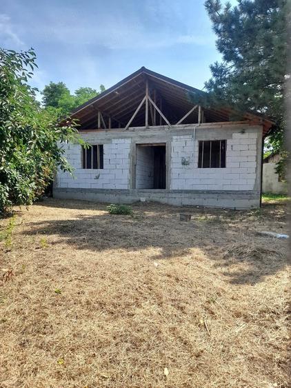 Casă cu Teren 900 Mp în Albești-Paleologu