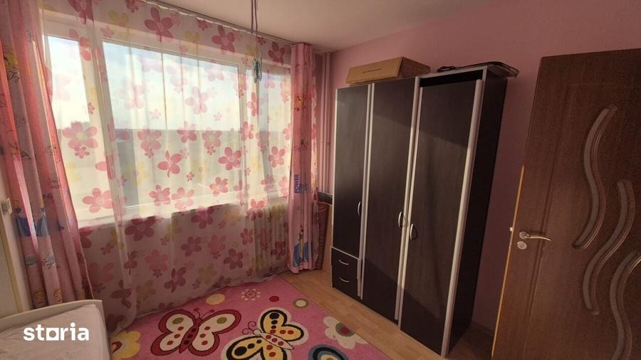 Apartament cu 3 camere semidecomandat în Giurgiului