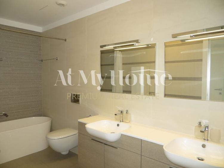 Apartament cu 4 camere decomandat, mobilat în Capitale