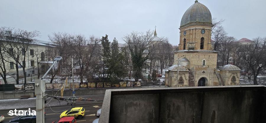 Apartament cu 4 camere în Independenței