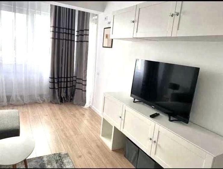 Garsonieră decomandată în Titan