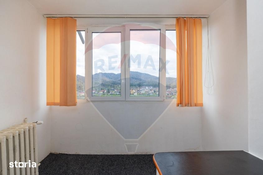 Apartament cu 3 camere decomandat în Dârste