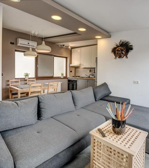 Apartament cu 3 camere, mobilat în P-ța Romană