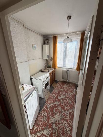 Apartament cu 3 camere semidecomandat în Central