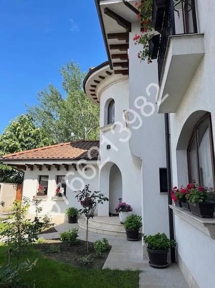 Casă individuală cu 6 camere cu Canalizare în Pipera