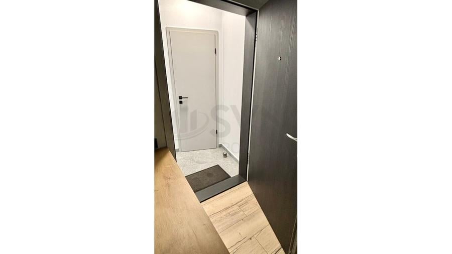 Apartament cu 3 camere decomandat, mobilat în P-ța Romană