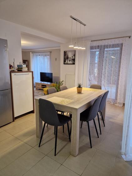 Casă cu 4 camere cu Teren 350 Mp în Dumbrăvița
