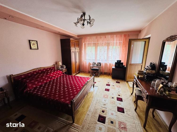 Casă cu 5 camere cu Teren 780 Mp în Nicolina