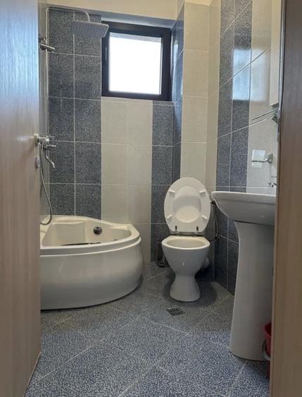 Apartament cu 2 camere semidecomandat, mobilat în Victoriei