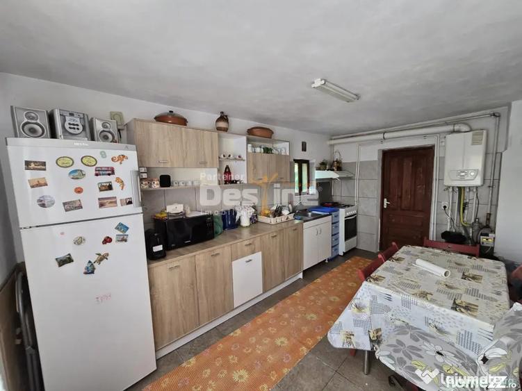 Casă cu 3 camere cu Canalizare în Central