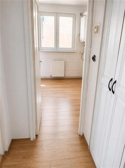 Apartament cu 3 camere decomandat în Calea București