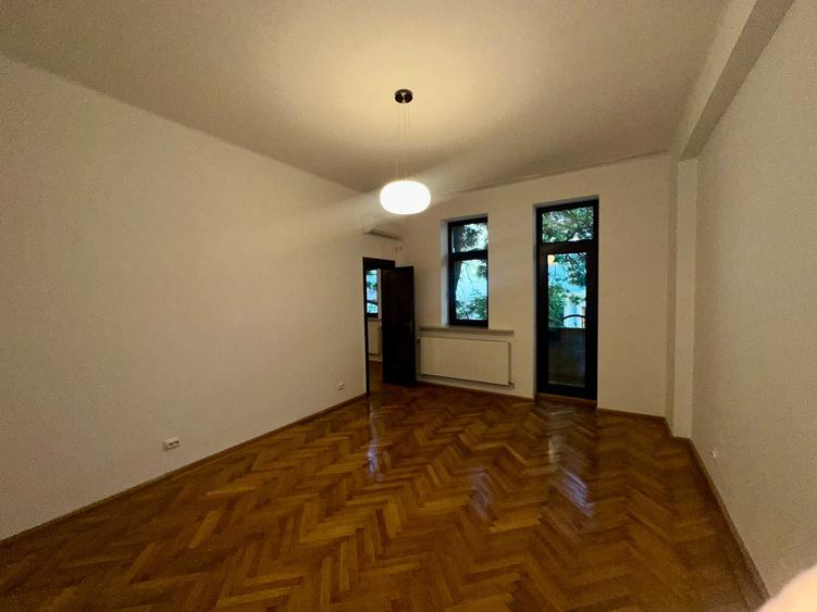 Apartament cu 4 camere semidecomandat în Dacia