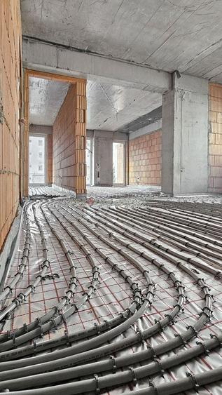 Apartament cu 3 camere decomandat în Noua