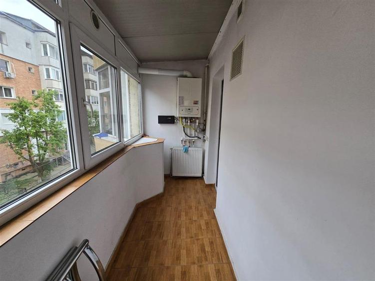 Apartament cu 3 camere decomandat în 9 Mai
