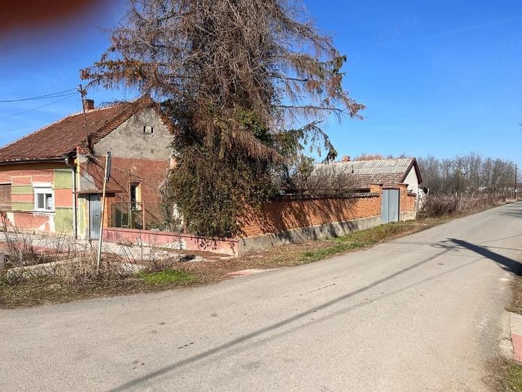 Teren de 1800 mp, în Sântion