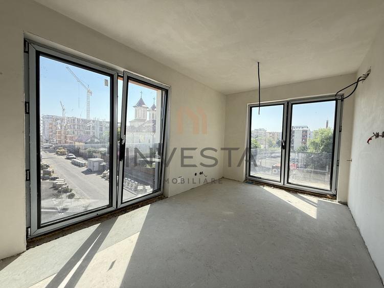 Apartament cu 3 camere semidecomandat în Între Lacuri