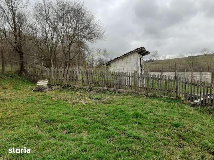 Casă cu 4 camere cu Teren 2750 Mp în Văleni