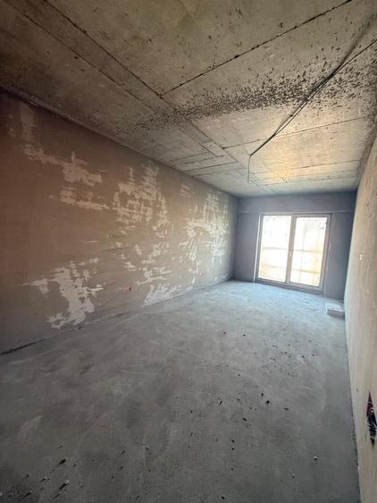 Apartament cu 3 camere semidecomandat în Nicolina