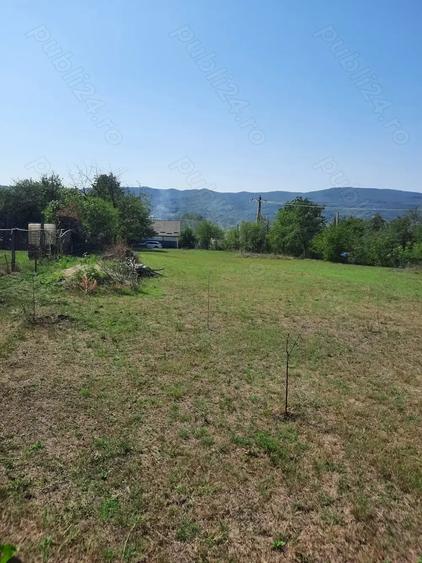Teren de 2500 mp, în Runcu