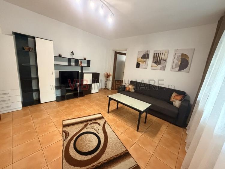 Apartament cu 3 camere semidecomandat în Colentina