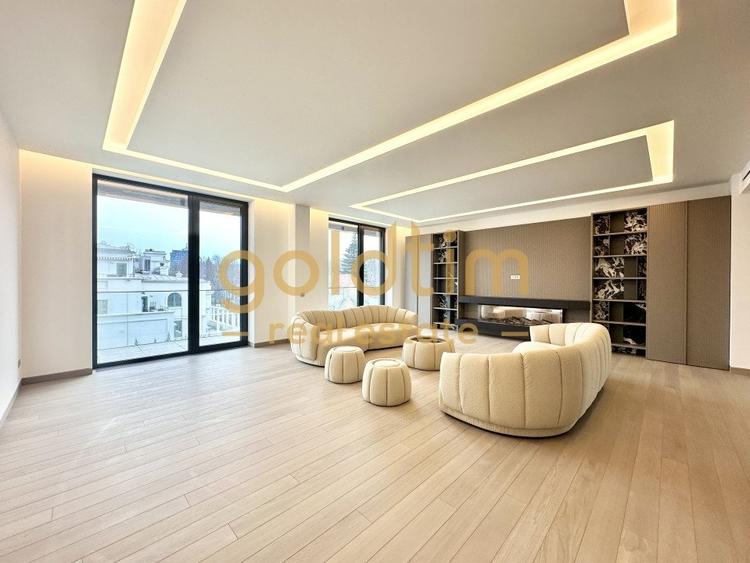 Apartament cu 5 camere decomandat, mobilat în Arcul de Triumf