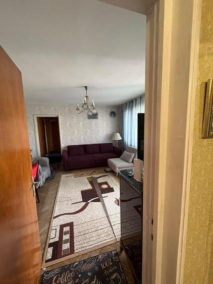 Apartament cu 3 camere semidecomandat în Dristor