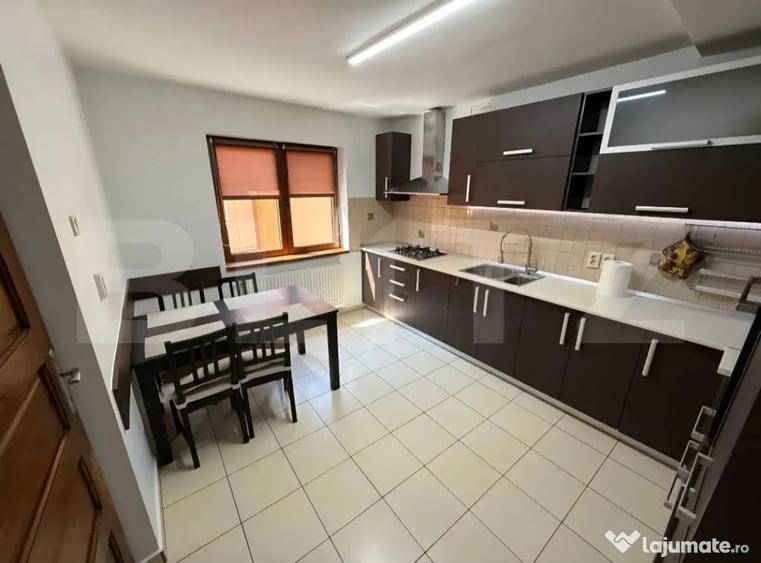 Casă cu 5 camere cu Teren 380 Mp în Central