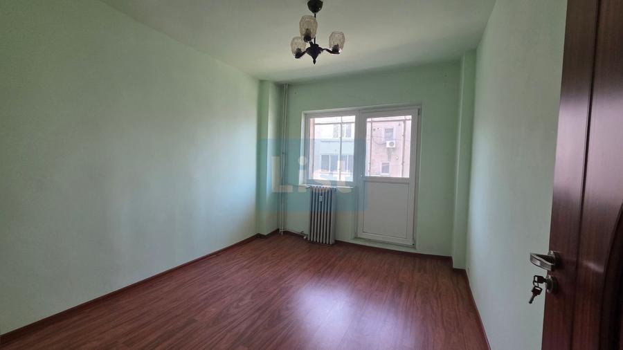 Apartament cu 4 camere decomandat în Central